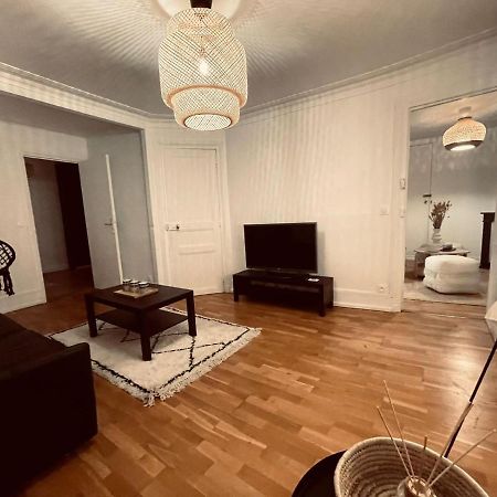 Chic Apartment On The Famous Shopping Rue Du Faubourg Saint-Honore Street パリ エクステリア 写真
